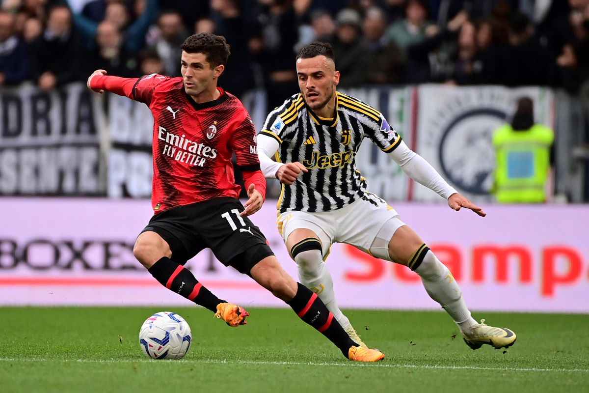 AC Milan's Christian Pulisic, left, and Juventus' Filip Kostic vie for the ball during a Serie A soccer match between Juventus and Milan at the Allianz Stadium in Turin, Italy, Saturday, April 27, 2024. (Marco Alpozzi/LaPresse via AP)
