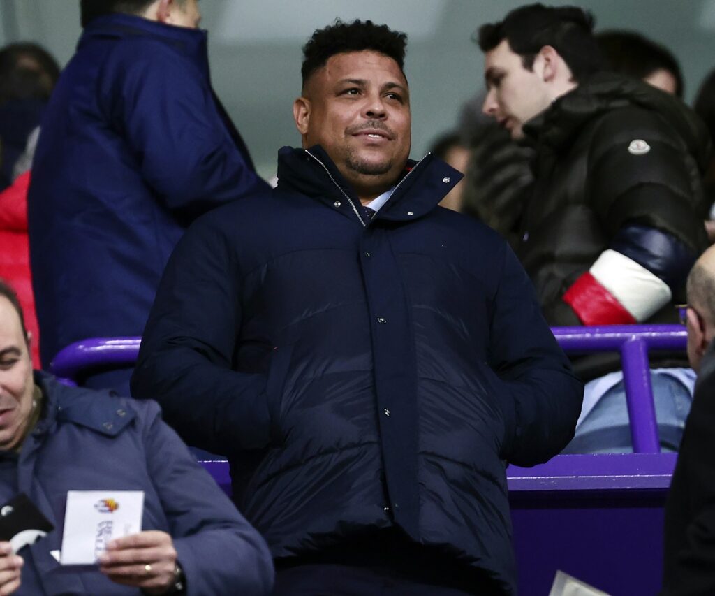 FILE - Former Real Madrid player Ronaldo Nazário, now president of Valladolid, looks out onto the pitch before a Spanish La Liga soccer match between Valladolid and Real Madrid in Valladolid, Spain, Friday, Dec. 30, 2022. Two-time World Cup winner Nazário agreed to sell his stake in embattled Brazilian soccer club Cruzeiro, Monday, April 29, 2024. (AP Photo/Pablo Garcia, File)