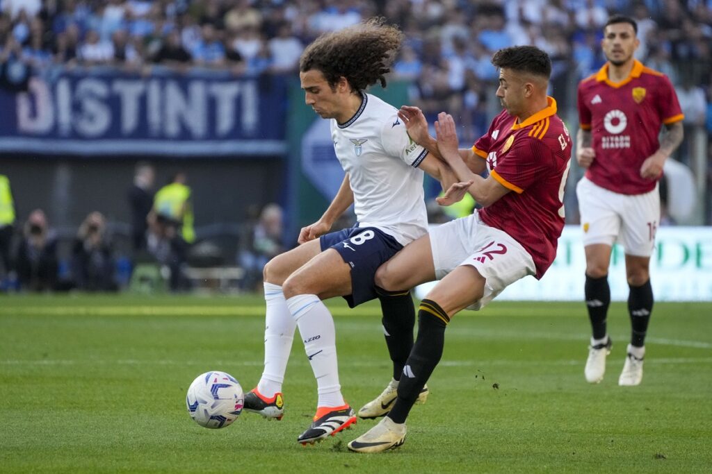 Lazio's Matteo Guendouzi, left, duels for the ball with Roma's Stephan El Shaarawy during a Serie A soccer match between Roma and Lazio, at Stadio Olimpico, in Rome, Italy, Saturday, April 6, 2024. (AP Photo/Gregorio Borgia)
