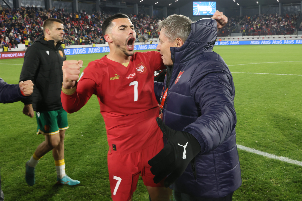 NEMANJA RADONJIC i DRAGAN STOJKOVIC PIKSI selektor i trener fudbalera reprezentacije Srbije na utakmici kvalifikacija za UEFA Evropsko prvenstvo 2024 godine protiv Bugarske na stadionu Dubocica, Leskovac 19.11.2023. godine Foto: Marko Metlas Fudbal, Reprezentacija, Srbija, Bugarska, UEFA Evropsko prvenstvo, EURO 2024