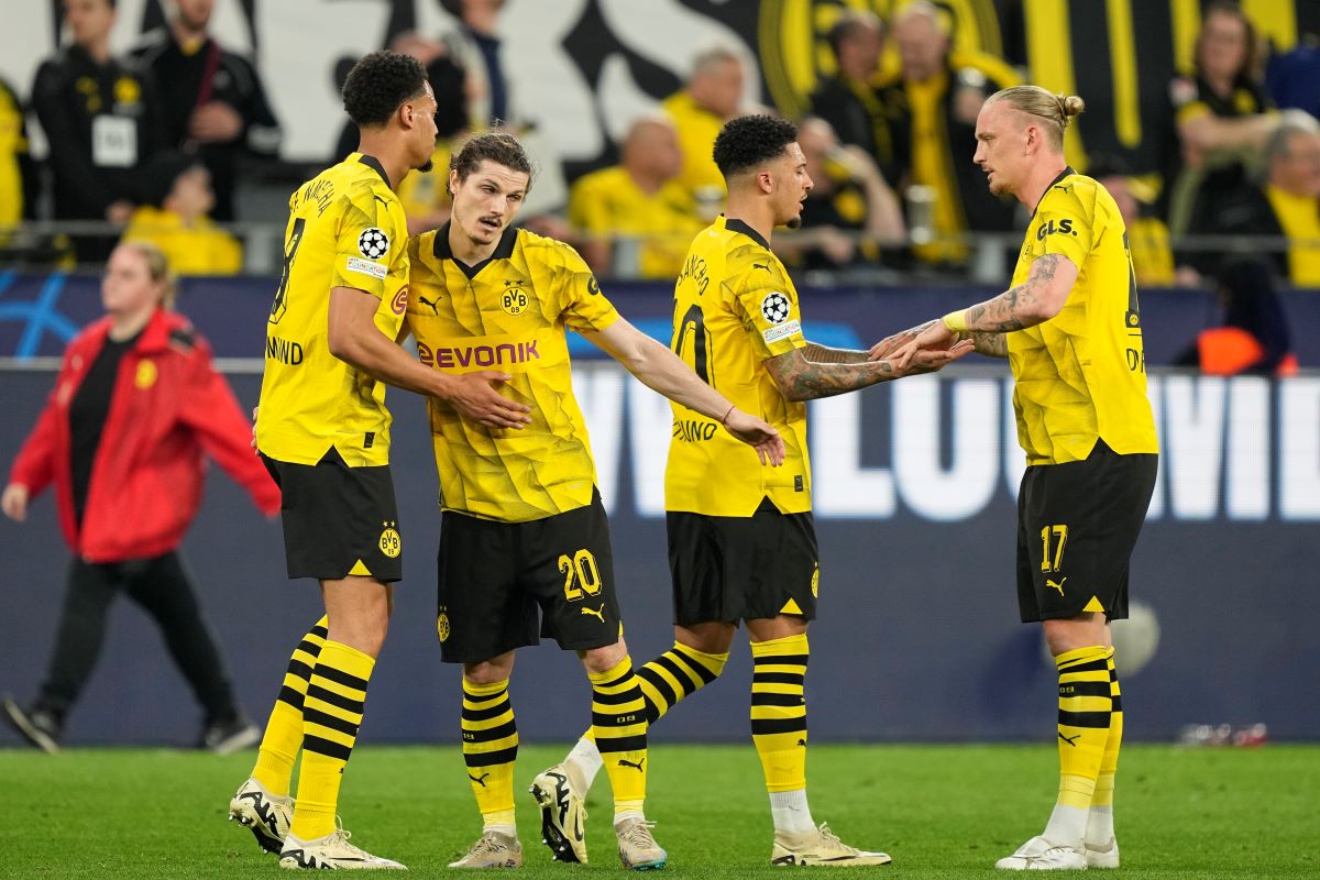 Dortmund's players celebrate after the Champions League semifinal first leg soccer match between Borussia Dortmund and Paris Saint-Germain at the Signal-Iduna Park in Dortmund, Germany, Wednesday, May 1, 2024. (AP Photo/Martin Meissner)