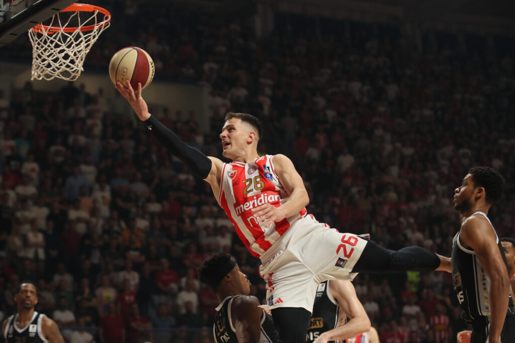 kosarkas Crvene Zvezde na utakmici finala plejofa ABA lige protiv Partizana hali Aleksandar Nikolic, Beograd 13.05.2024. godine Foto: Ivica Veselinov / MN PRESS KOSARKA, BASKETBALL, ABA LIGA, ABA LEAGUE, CRVENA ZVEZDA, KK PARTIZAN