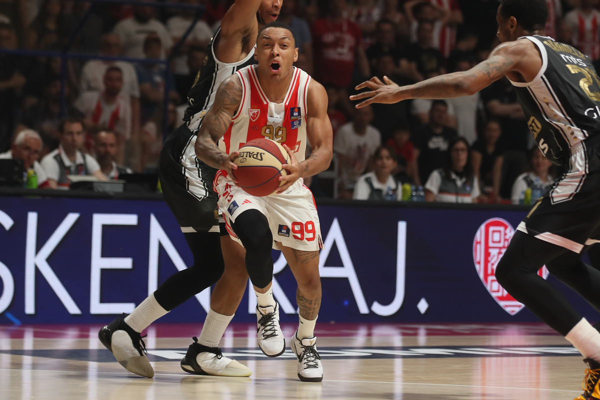 kosarkas Crvene Zvezde na utakmici finala plejofa ABA lige protiv Partizana hali Aleksandar Nikolic, Beograd 13.05.2024. godine Foto: Ivica Veselinov / MN PRESS KOSARKA, BASKETBALL, ABA LIGA, ABA LEAGUE, CRVENA ZVEZDA, KK PARTIZAN