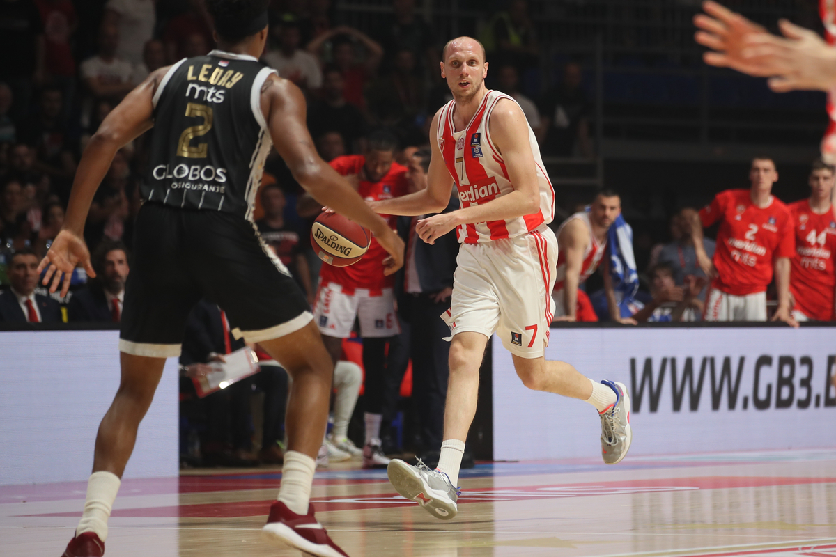 kosarkas Crvene Zvezde na utakmici finala plejofa ABA lige protiv Partizana hali Aleksandar Nikolic, Beograd 13.05.2024. godine Foto: Ivica Veselinov / MN PRESS KOSARKA, BASKETBALL, ABA LIGA, ABA LEAGUE, CRVENA ZVEZDA, KK PARTIZAN