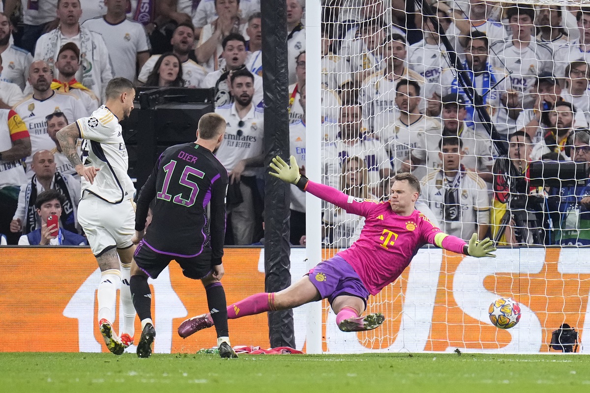 Real Madrid's Joselu, left, scores his side's opening goal in front of Bayern's goalkeeper Manuel Neuer, right, during the Champions League semifinal second leg soccer match between Real Madrid and Bayern Munich at the Santiago Bernabeu stadium in Madrid, Spain, Wednesday, May 8, 2024. (AP Photo/Manu Fernandez)