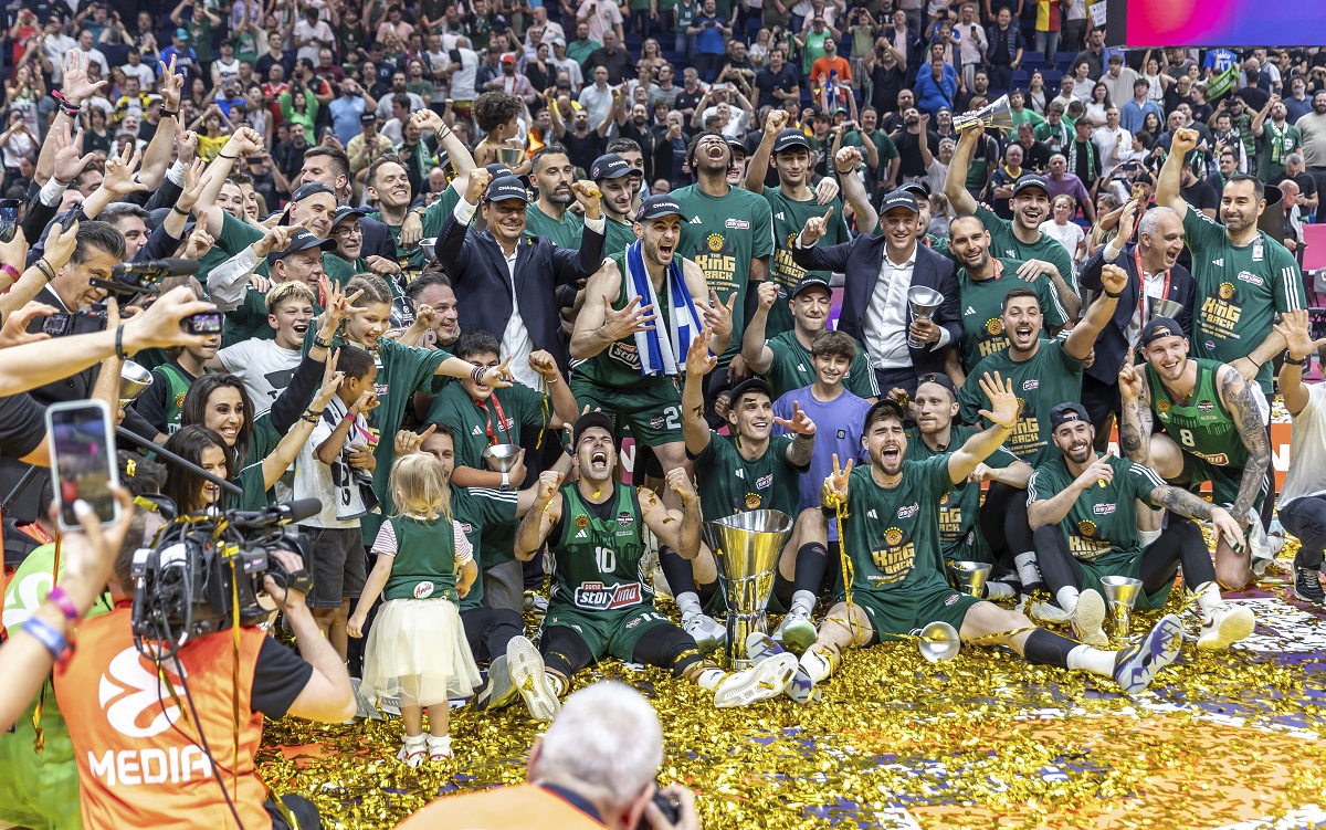 Panathinaikos Athens celebrate with the trophy after winning the Euroleague final round, Final Four, Final between Real Madrid and Panathinaikos Athens at the Uber Arena in Berlin, Sunday May 26, 2024. (Andreas Gora/dpa via AP)