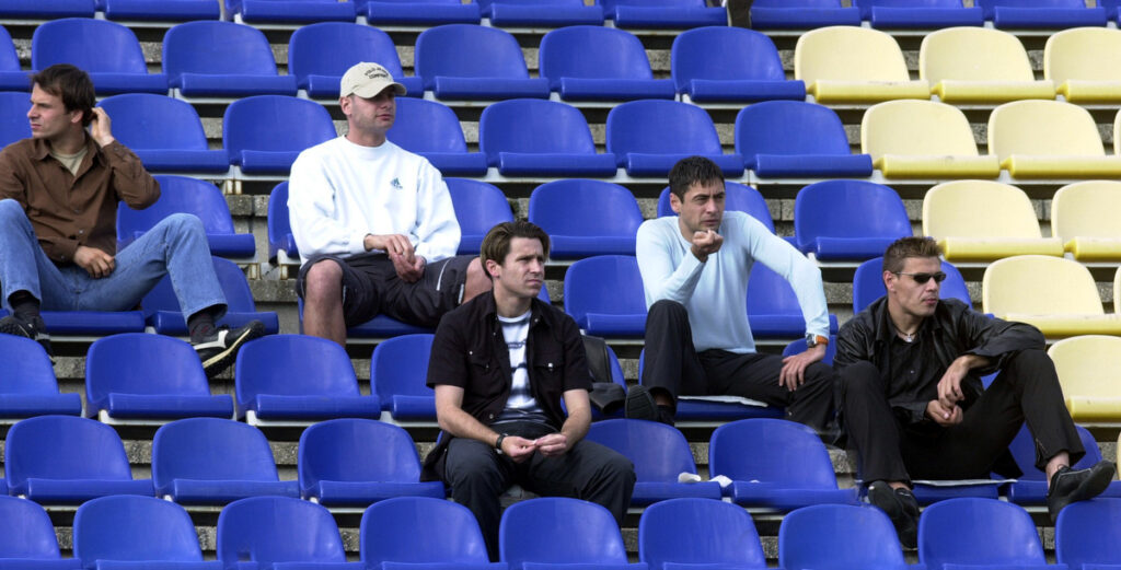 FUDBAL - Aleksandar Stanojevic, Nenad Bjekovic Junior, Djordje Tomic, Dragan Ciric i Savo Milosevic, bivsi fudbaleri Partizana, posmatraju utakmicu Partizan - Obilic. Beograd, 01.06.2002. snimio:N.Parausic