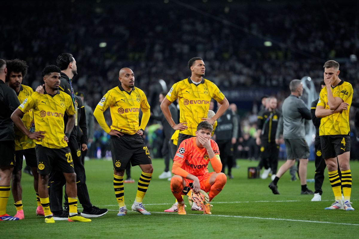 Dortmund's players react at the end of the Champions League final soccer match between Borussia Dortmund and Real Madrid at Wembley stadium in London, Saturday, June 1, 2024. Real Madrid won 2-0. (AP Photo/Kin Cheung)
