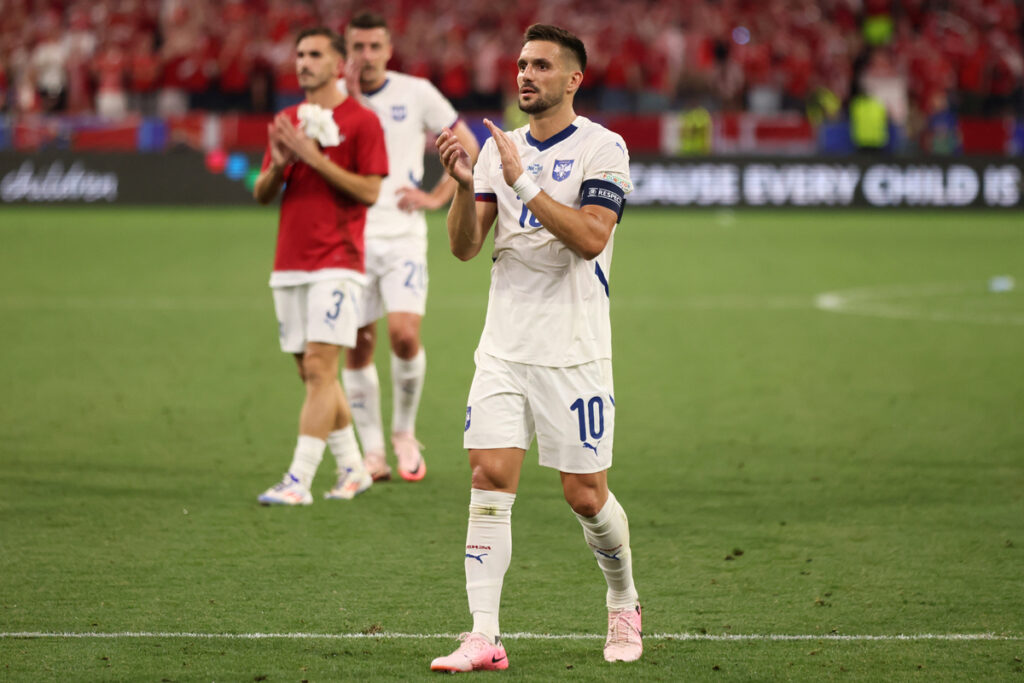 fudbaler reprezentacije Srbije na utakmici UEFA Evropskog prvenstva 2024 godine protiv Danske na stadionu Minhen fudbal arena, Minhen, 25.06.2024. godine Foto: Marko Metlas Fudbal, Reprezentacija, Srbija, UEFA Evropsko prvenstvo, EURO 2024, Danska