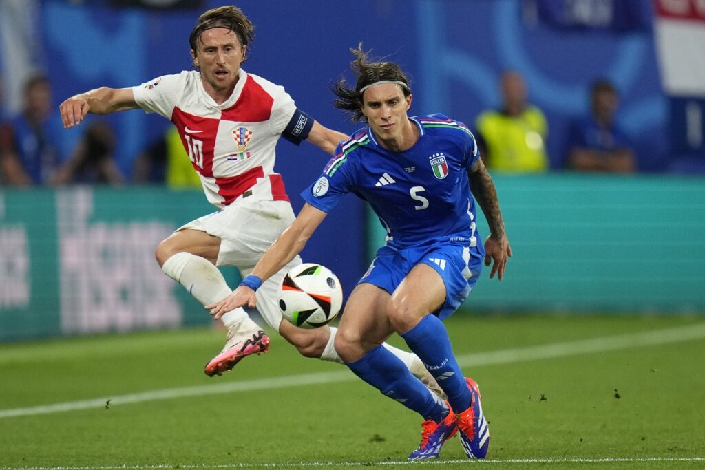 Croatia's Luka Modric, left, and Italy's Riccardo Calafiori challenge for the ball during a Group B match between Croatia and Italy at the Euro 2024 soccer tournament in Leipzig, Germany, Monday, June 24, 2024. (AP Photo/Petr David Josek)