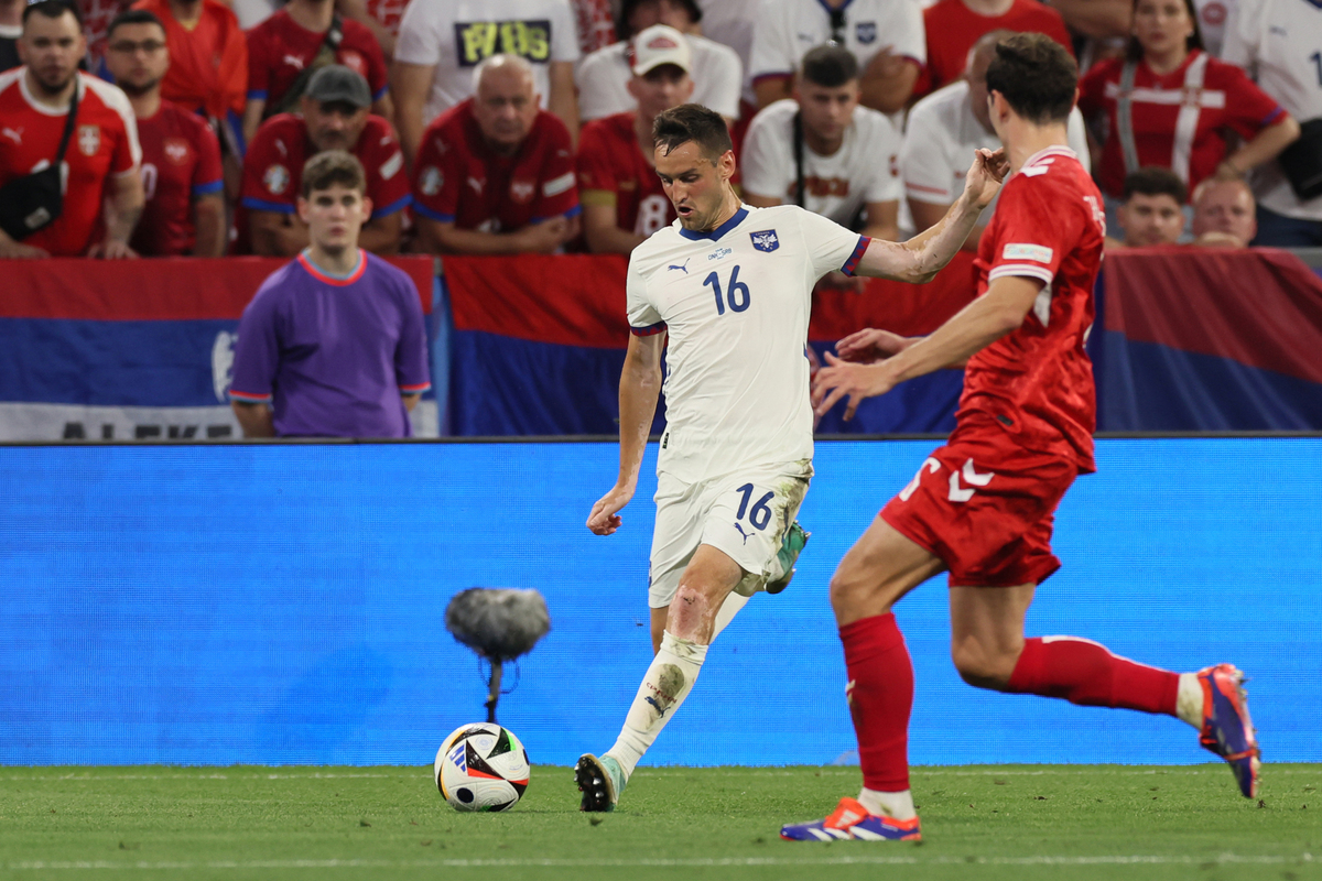 fudbaler reprezentacije Srbije na utakmici UEFA Evropskog prvenstva 2024 godine protiv Danske na stadionu Minhen fudbal arena, Minhen, 25.06.2024. godine Foto: Marko Metlas Fudbal, Reprezentacija, Srbija, UEFA Evropsko prvenstvo, EURO 2024, Danska