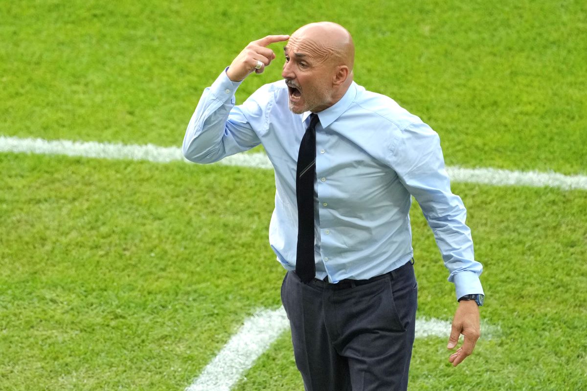 Italy's head coach Luciano Spalletti reacts during a round of sixteen match between Switzerland and Italy at the Euro 2024 soccer tournament in Berlin, Germany, Saturday, June 29, 2024. (AP Photo/Markus Schreiber)