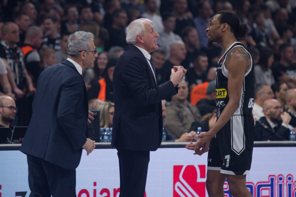 ZELIMIR OBRADOVIC ZELJKO trener i KEVIN PUNTER Kevin Panter kosarkas Partizana na utakmici Evrolige protiv Reala Madrid u hali Stark Beogradska arena, Beograd 21.03.2024. godine Foto: Marko Metlas Kosarka, Partizan, Evroliga, Real Madrid