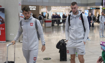 LAZAR SAMARDZIC i STRAHINJA PAVLOVIC fudbaleri reprezentacije Srbije odlazak na prijateljsku utakmicu protiv Kipra aerodrom Nikola Tesla Surcin, Beograd 24.03.2024. godine Foto: Marko Metlas Fudbal, Srbija, Prijateljska utakmica, Kipar