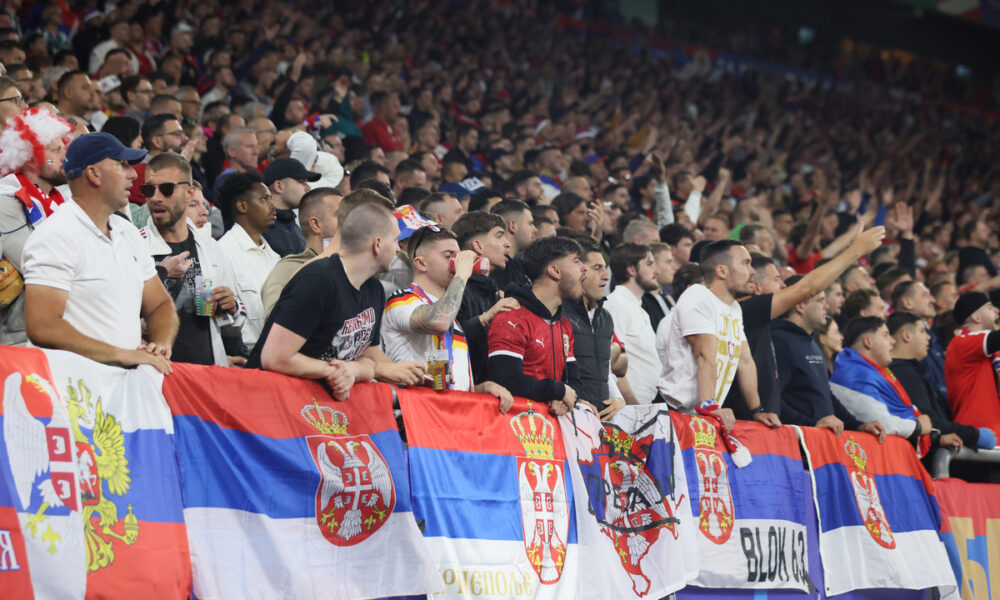 NAVIJACI fudbalera reprezentacije Srbije na utakmici UEFA Evropskog prvenstva 2024 godine protiv Engleske na stadionu AufSalke arena, Gelzenkirhen, 16.06.2024. godine Foto: Marko Metlas Fudbal, Reprezentacija, Srbija, UEFA Evropsko prvenstvo, EURO 2024, Engleska