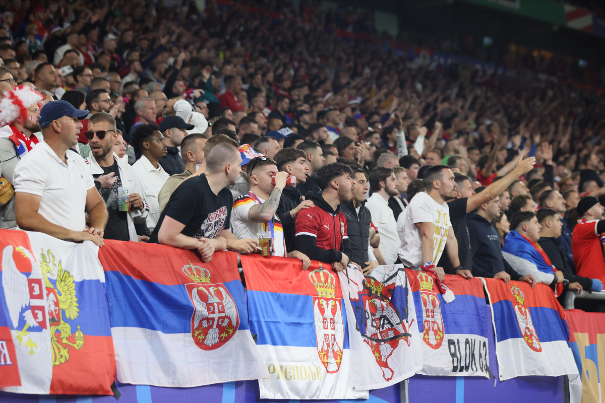 NAVIJACI fudbalera reprezentacije Srbije na utakmici UEFA Evropskog prvenstva 2024 godine protiv Engleske na stadionu AufSalke arena, Gelzenkirhen, 16.06.2024. godine Foto: Marko Metlas Fudbal, Reprezentacija, Srbija, UEFA Evropsko prvenstvo, EURO 2024, Engleska