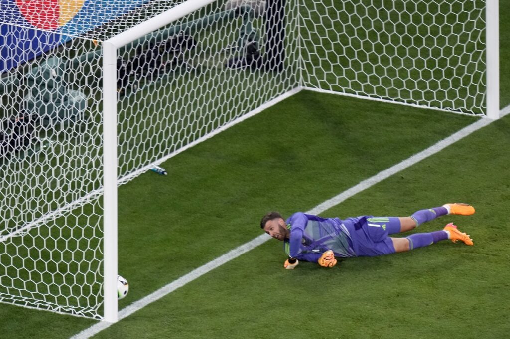 Scotland's goalkeeper Angus Gunn fails to save a ball after Germany's Florian Wirtz shot during of the Group A match between Germany and Scotland at the Euro 2024 soccer tournament in Munich, Germany, Friday, June 14, 2024. (AP Photo/Sergei Grits)