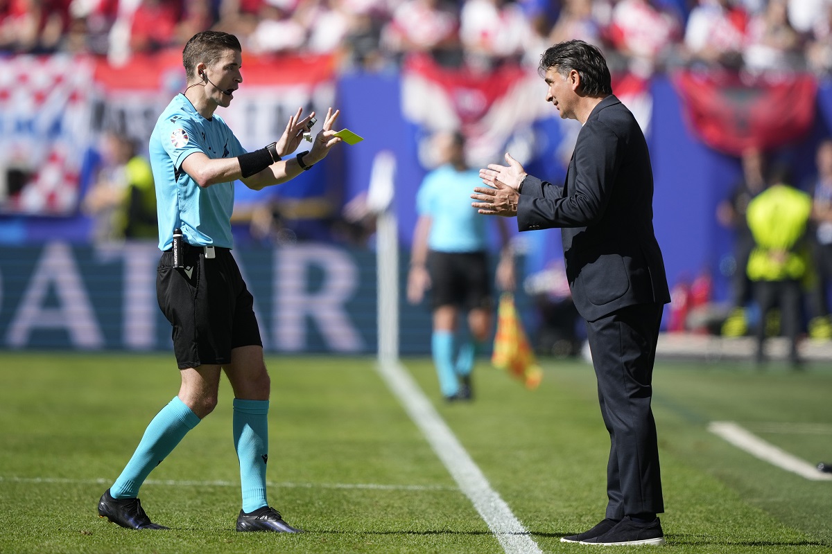 Croatia's head coach Zlatko Dalic, right, talks to French referee Francois Letexier during a Group B match between Croatia and Albania at the Euro 2024 soccer tournament in Hamburg, Germany, Wednesday, June 19, 2024. The match ended in a 2-2 draw. (AP Photo/Ebrahim Noroozi)