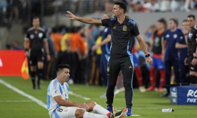 Argentina's coach Lionel Scaloni gestures during a Copa America Group A soccer match agains Chile in East Rutherford, N.J., Tuesday, June 25, 2024. (AP Photo/Julia Nikhinson)