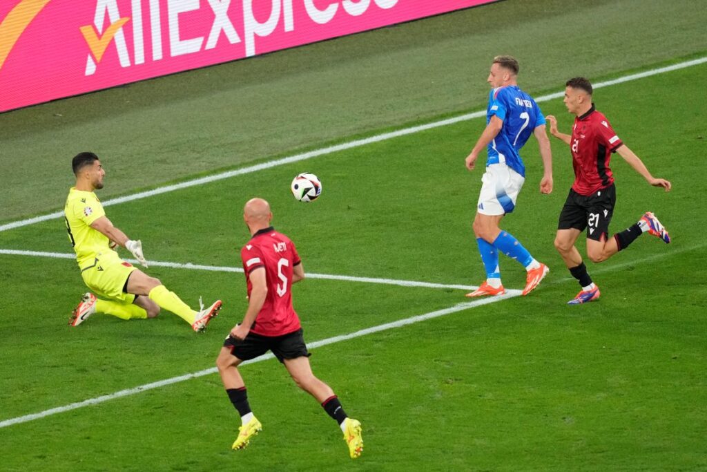 Italy's Davide Frattesi fails to score during a Group B match between Italy and Albania at the Euro 2024 soccer tournament in Dortmund, Germany, Saturday, June 15, 2024. (AP Photo/Andreea Alexandru)