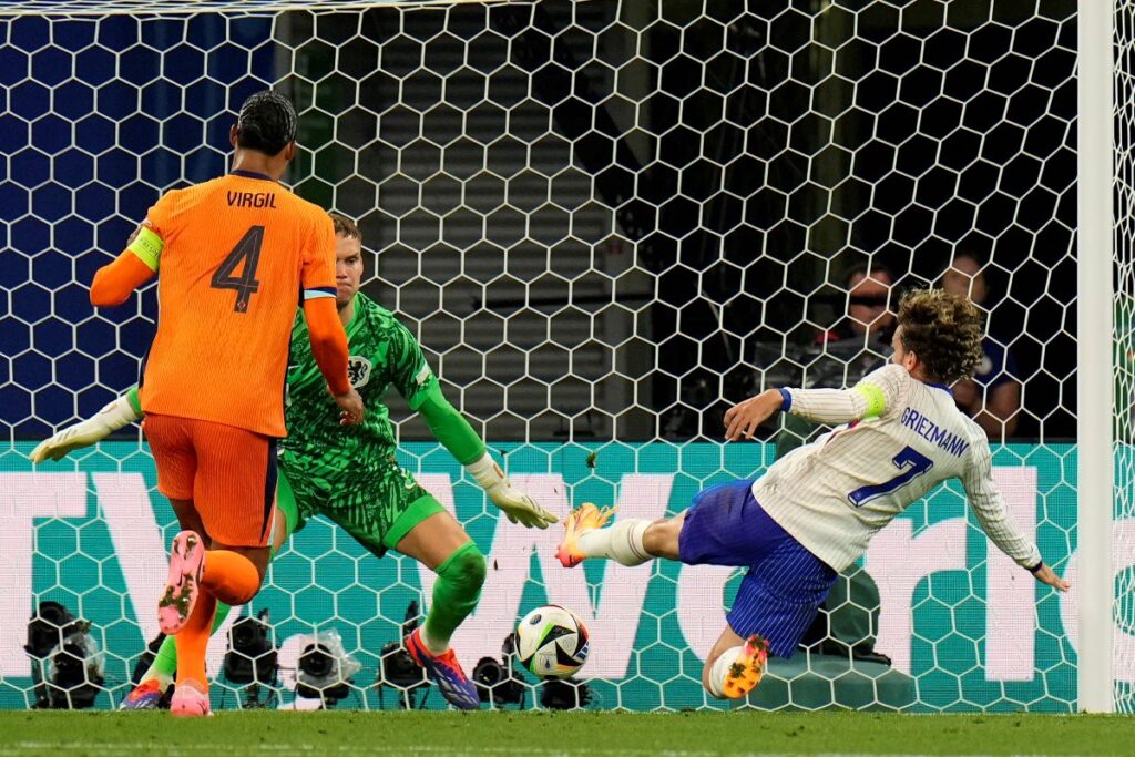 Antoine Griezmann of France, right, misses a chance during the Group D match between the Netherlands and France at the Euro 2024 soccer tournament in Leipzig, Germany, Friday, June 21, 2024. (AP Photo/Hassan Ammar)