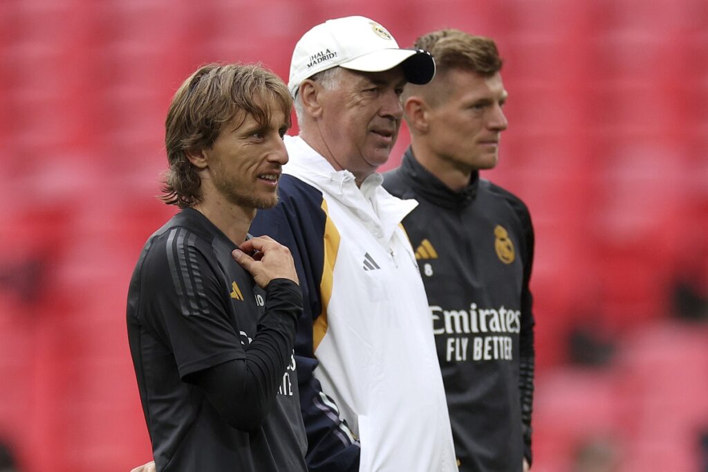 Real Madrid's Luka Modric, from left, Real Madrid's head coach Carlo Ancelotti and Real Madrid's Toni Kroos stand together during a training session ahead of the Champions League final soccer match between Borussia Dortmund and Real Madrid at Wembley Stadium in London , Friday, May 31, 2024.(AP Photo/Ian Walton)