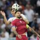 Aleksandar Mitrović i Džon Stouns u duelu na Evropskom prvenstvu između Srbije i Engleske