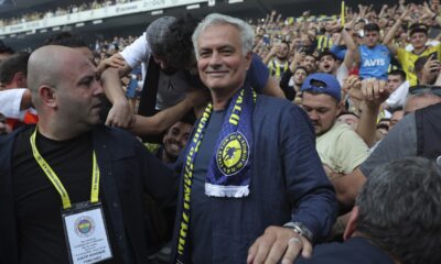 Portuguese soccer coach Žoze Murinjo poses for the media with supporters during his official presentation as Turkish's Fenerbahce new coach at Sukru Saracoglu stadium in Istanbul, Turkey, Sunday, June 2, 2024. Mourinho has signed a two-year contract with Fenerbahce. (AP Photo)