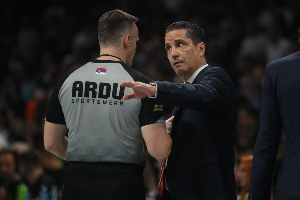 Trener Crvene zvezde na utakmici finala plejofa Kosarkaske Superlige Srbije protiv Partizana u hali Beogradska Arena, Beograd 05.06.2024. godine Foto: Ivica Veselinov / MN PRESS KOSARKA, BASKETBALL, KLS, SUPERLIGA, PRVENSTVO SRBIJE, NATIONAL CHAMPIONSHIP, PARTIZAN, CRVENA ZVEZDA