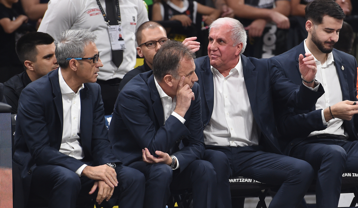 Trener Partizana na utakmici finala plejofa Kosarkaske Superlige Srbije protiv Crvene Zvezde u hali Beogradska Arena, Beograd 05.06.2024. godine Foto: Ivica Veselinov / MN PRESS KOSARKA, BASKETBALL, KLS, SUPERLIGA, PRVENSTVO SRBIJE, NATIONAL CHAMPIONSHIP, PARTIZAN, CRVENA ZVEZDA