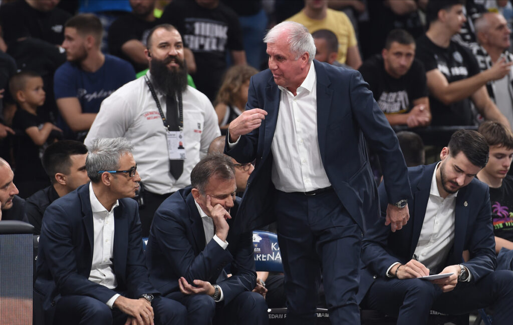 Trener Partizana na utakmici finala plejofa Kosarkaske Superlige Srbije protiv Crvene Zvezde u hali Beogradska Arena, Beograd 05.06.2024. godine Foto: Ivica Veselinov / MN PRESS KOSARKA, BASKETBALL, KLS, SUPERLIGA, PRVENSTVO SRBIJE, NATIONAL CHAMPIONSHIP, PARTIZAN, CRVENA ZVEZDA