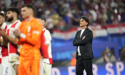 Croatia's head coach Zlatko Dalic, right, reacts with his teammates at the end of a Group B match between Croatia and Italy at the Euro 2024 soccer tournament in Leipzig, Germany, Monday, June 24, 2024. (AP Photo/Ebrahim Noroozi)
