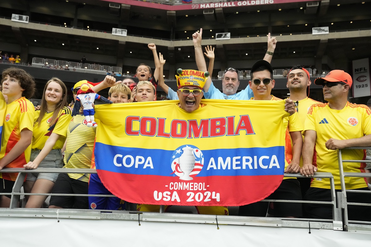 Fans of Colombia cheer for their team prior to a Copa America quarterfinal soccer match against Panama, in Glendale, Ariz., Saturday, July 6, 2024. (AP Photo/Rick Scuteri)