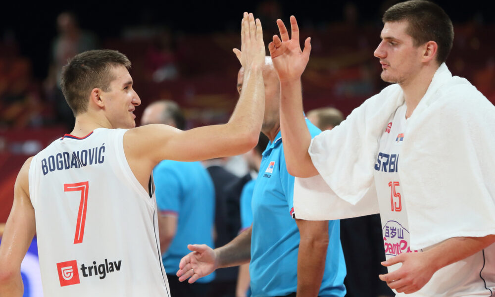 BOGDAN BOGDANOVIC i NIKOLA JOKIC kosarkasi reprezentacije Srbije na utakmici Svetskog prvenstva 2019 protiv Ceske republike u hali Vukesong Kadilak arena, Peking 14.09.2019. godine Foto: Marko Metlas Kosarka, Srbija, Svetsko prvenstvo, Kina, Ceska republika