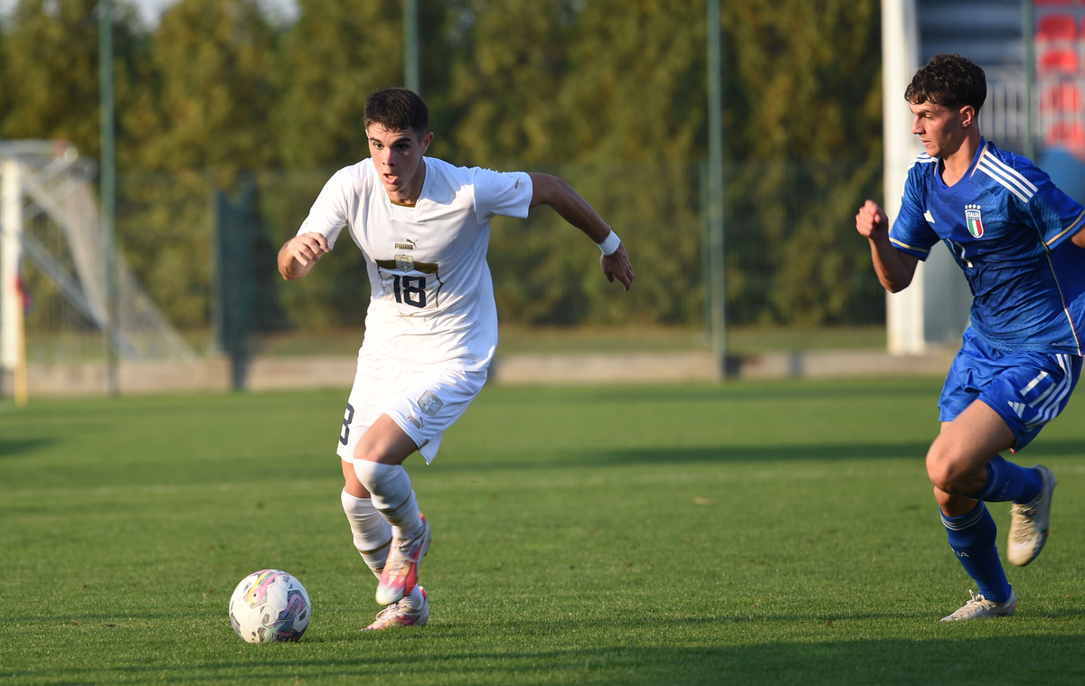 KOSTA NEDELJKOVIC, mladi fudbaler Srbije U19, na prijateljskoj utakmici protiv Italije, na stadionu SC FSS. Stara Pazova, 14.10.2023. foto: Nebojsa Parausic / MN Press Fudbal, U19, Srbija, Italija