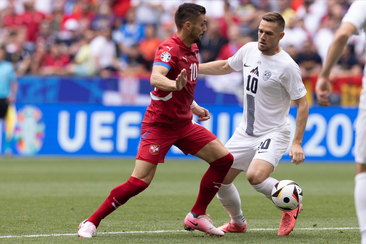 DUSAN TADIC fudbaler reprezentacije Srbije na utakmici UEFA Evropskog prvenstva 2024 godine protiv TIMI ELSNIK iz Slovenije na stadionu Minhen fudbal arena, Minhen, 20.06.2024. godine Foto: Marko Metlas Fudbal, Reprezentacija, Srbija, UEFA Evropsko prvenstvo, EURO 2024, Slovenija