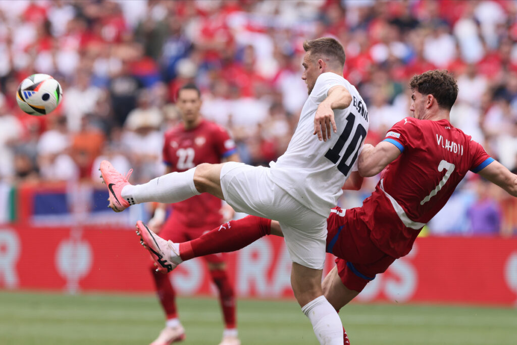 DUSAN VLAHOVIC fudbaler reprezentacije Srbije na utakmici UEFA Evropskog prvenstva 2024 godine protiv TIMI ELSNIK iz Slovenije na stadionu Minhen fudbal arena, Minhen, 20.06.2024. godine Foto: Marko Metlas Fudbal, Reprezentacija, Srbija, UEFA Evropsko prvenstvo, EURO 2024, Slovenija