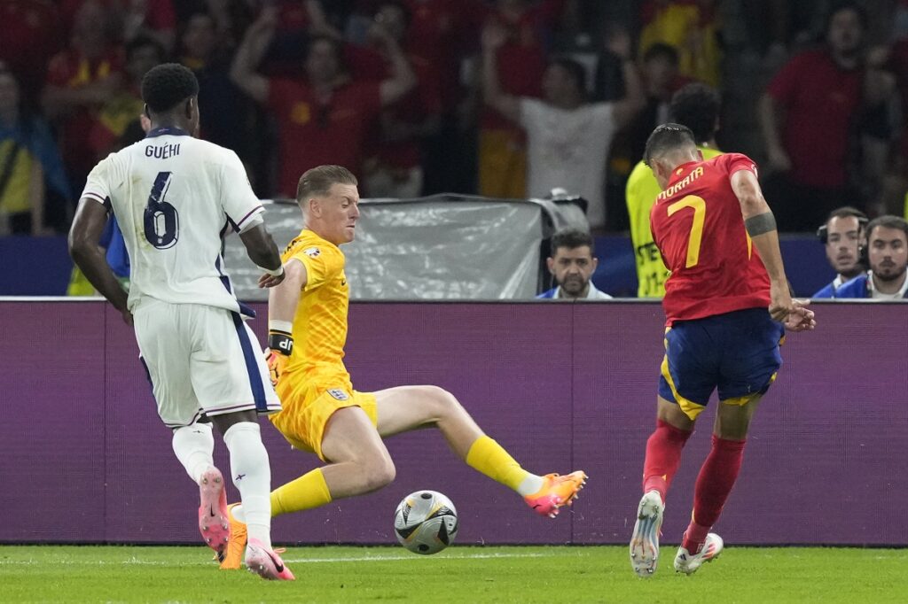 Spain's Alvaro Morata, right, attempts a goal during the final match between Spain and England at the Euro 2024 soccer tournament in Berlin, Germany, Sunday, July 14, 2024. (AP Photo/Frank Augstein)