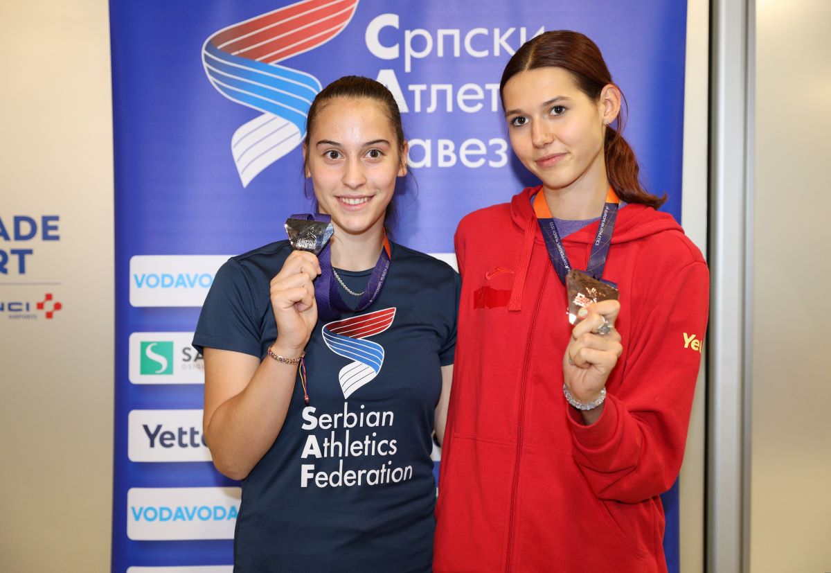 Adriana Vilagoš i Angelina Topić