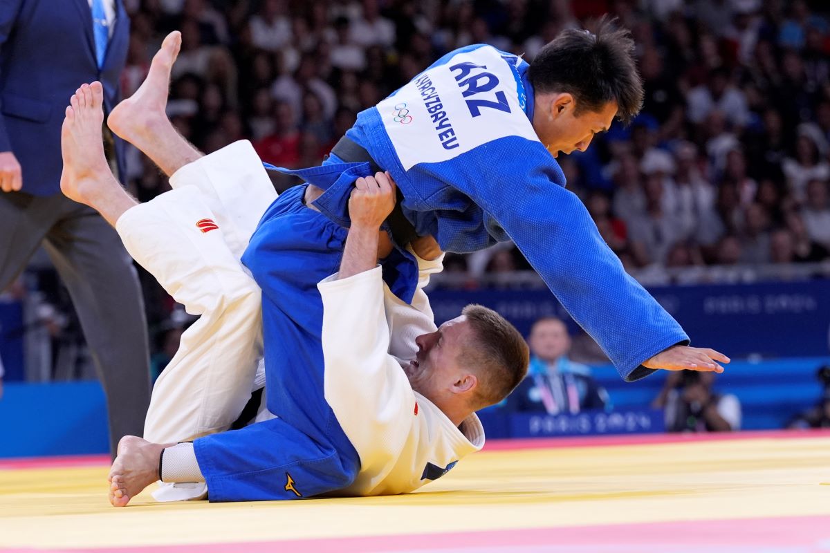 Serbia's Strahinja Buncic and Kazakhstan's Gusman Kyrgyzbayev compete during their men -66 kg bronze medal final match in team judo competition at Champ-de-Mars Arena during the 2024 Summer Olympics, Sunday, July 28, 2024, in Paris, France. (AP Photo/Eugene Hoshiko)