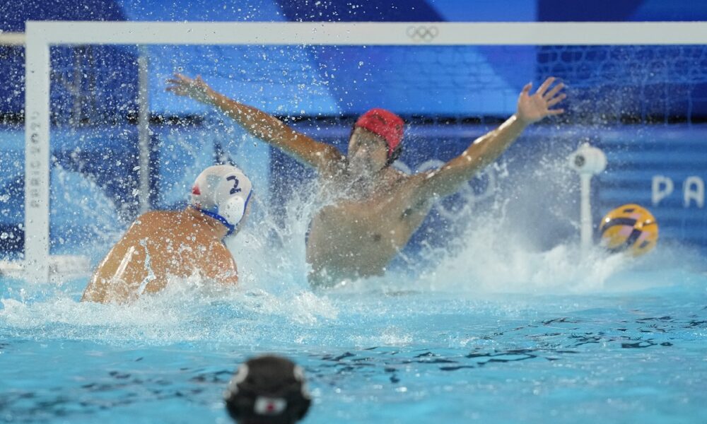 Serbia's Dusan Mandic scores a goal against Japan's goalkeeper Towa Nishimura during the men's Water Polo Group B preliminary match between Serbia and Japan at the 2024 Summer Olympics, Sunday, July 28, 2024, in Saint-Denis, France. (AP Photo/Luca Bruno)