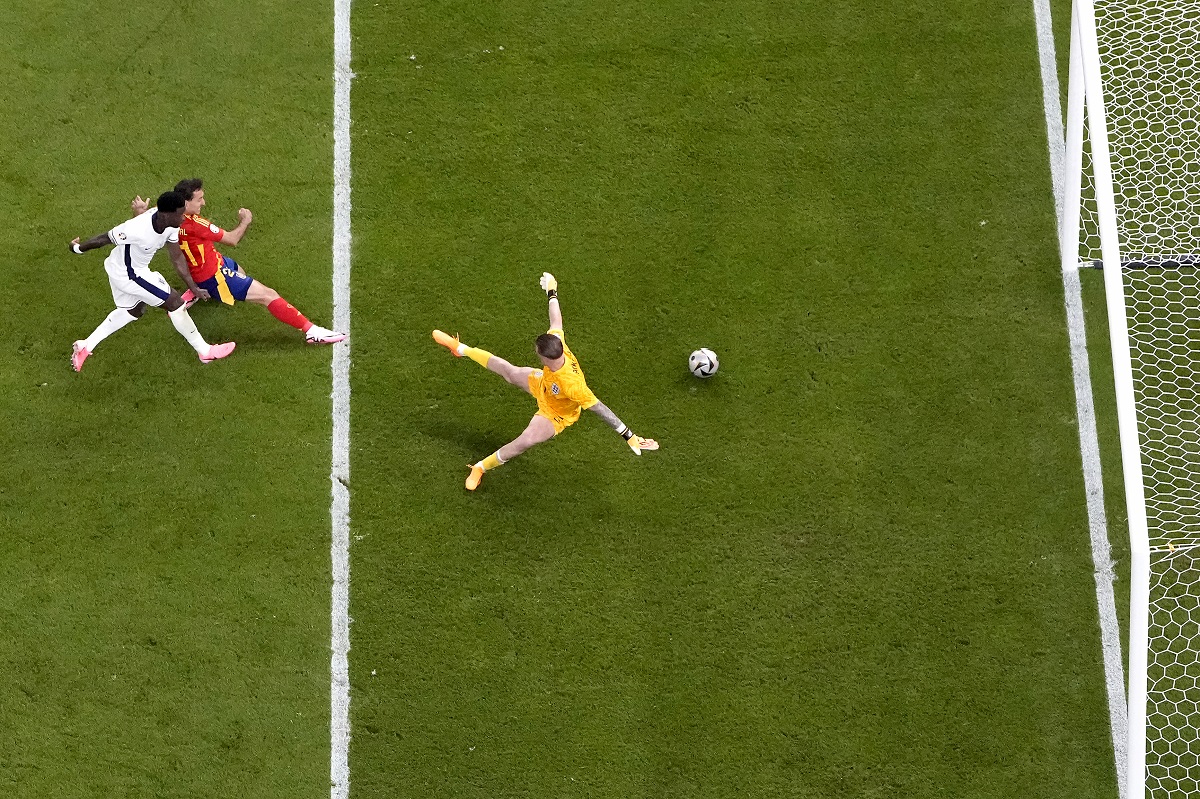 Spain's Mikel Oyarzabal, center, scores his side's second goal during the final match between Spain and England at the Euro 2024 soccer tournament in Berlin, Germany, Sunday, July 14, 2024. (AP Photo/Thanassis Stavrakis)