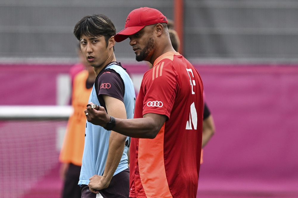 FC Bayern Munich's new head coach Vincent Kompany, right, an new player Hiroki Ito, left, attend a team's training session in Munich, Germany, Wednesday, July 17, 2024. (Sven Hoppe/dpa via AP)