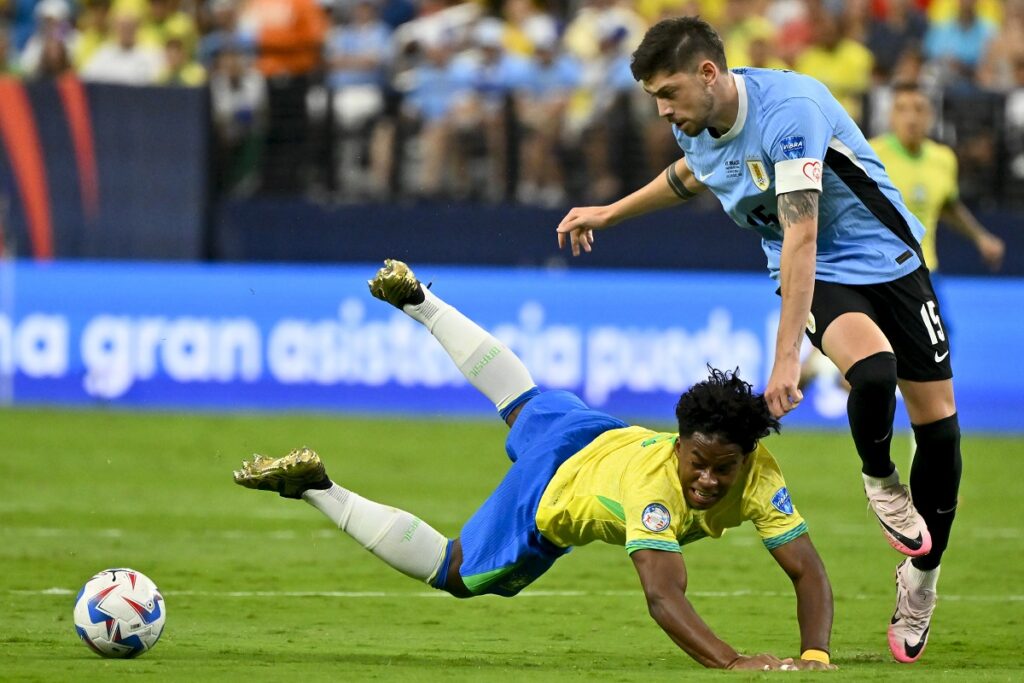 Uruguay's Federico Valverde (15) and Brazil's Endrick battle for the ball during a Copa America quarterfinal soccer match in Las Vegas, Saturday, July 6, 2024. (AP Photo/David Becker)