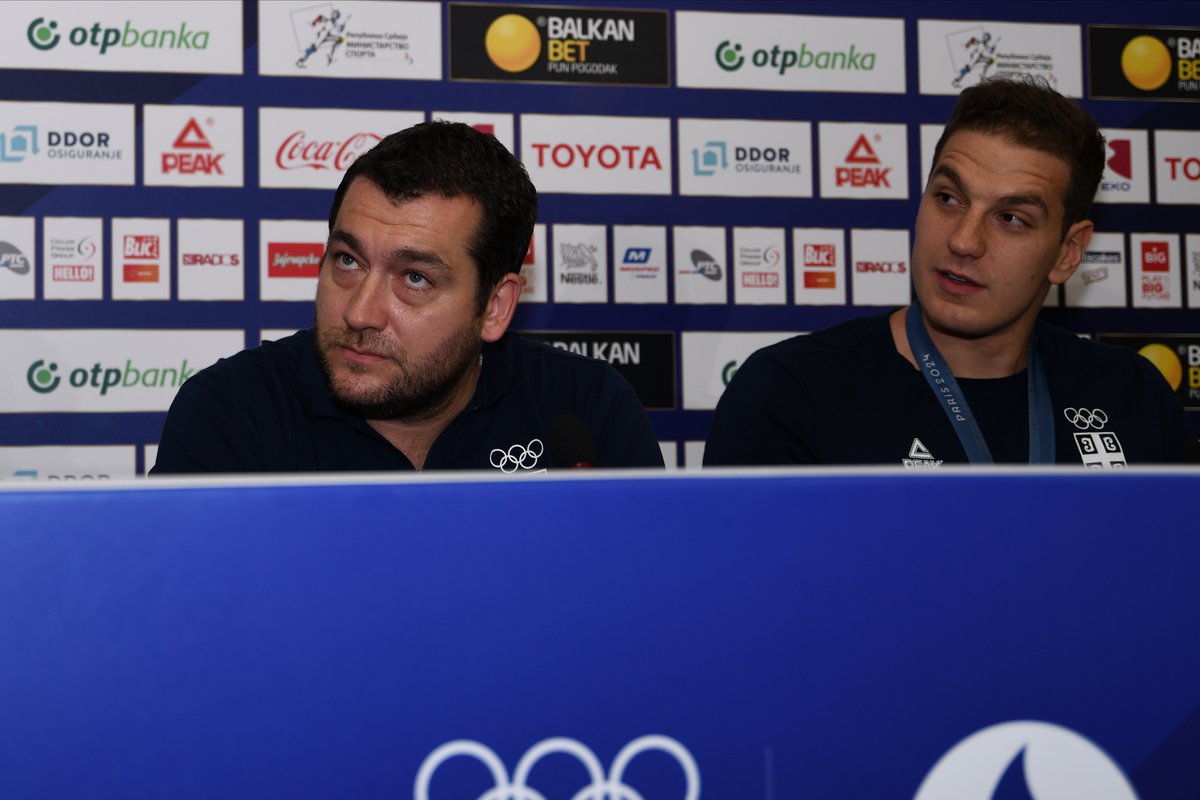 vaterpolista reprezentacije Srbije, docek posle osvajanja zlatne medalje na Olimpijadi u Parizu aerodrom Nikola Tesla Surcin, Beograd, 12.08.2024. godine Foto: MN press/ds Kosarka, Srbija, Docek, Olimpijada, Zlatna medalja, Prvo mesto