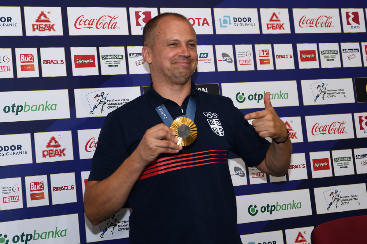 strelac reprezentacije Srbije, docek posle osvajanja zlatne medalje na Olimpijadi u Parizu aerodrom Nikola Tesla Surcin, Beograd, 12.08.2024. godine Foto: MN press/ds Streljastvo, Srbija, Docek, Olimpijada, Zlatna medalja, Prvo mesto