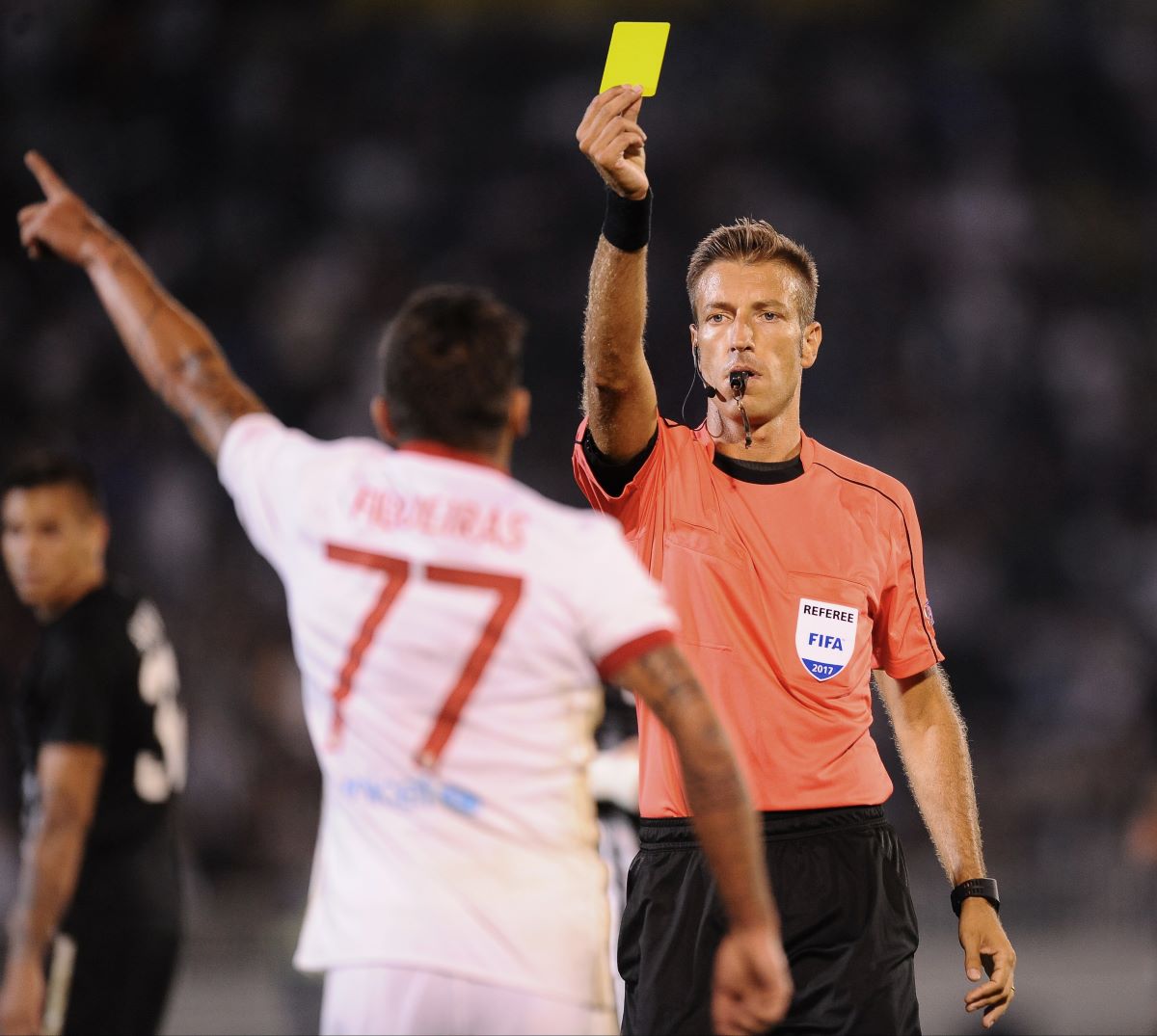 DAVIDE MASSA Davide Masa, sudija iz Italije, pokazuje zuti karton na utakmici treceg kola kvalifikacija za UEFA Liga sampiona Partizan - Olimpijakos, na stadionu JNA. Beograd, 25.07.2017. foto: Nebojsa Parausic Fudbal, Partizan, Olimpijakos