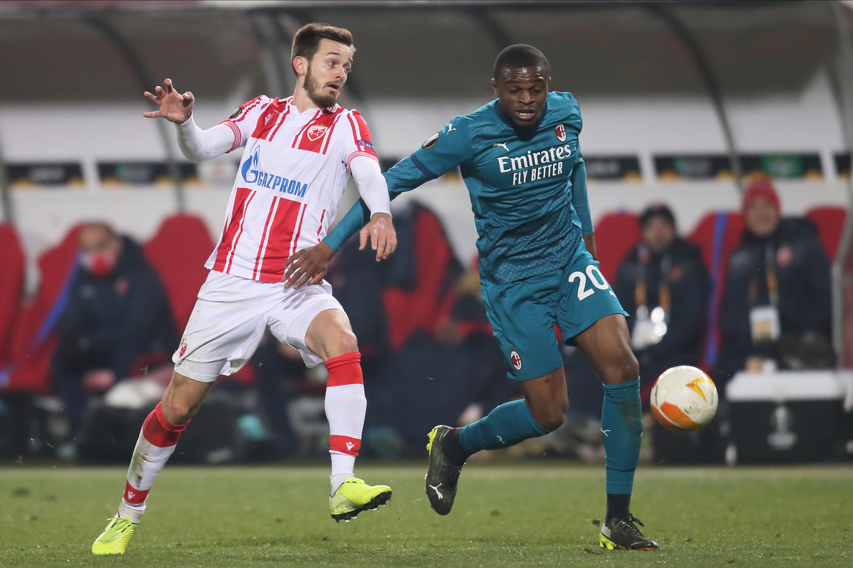 MIRKO IVANIC fudbaler Crvene zvezde na utakmici UEFA Ligu Evropa protiv PIERRE KALULU Pjer Kalulu iz Milana na stadionu Rajko Mitic, Beograd 18.02.2021. godine Foto: Marko Metlas Fudbal, Crvena zvezda, UEFA Liga Evropa, Milano