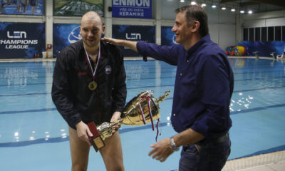 VIKTOR JELENIC predsednik VSS i DUSAN MANDIC vaterpolista Novog Beograda na utakmici Prvenstva Srbije protiv Radnickog, Kragujevac 21.05.2022. Foto: Ivica Veselinov / MN PRESS VATERPOLO, WATERPOLO, PRVENSTVO SRBIJE, NOVI BEOGRAD RADNICKI KRAGUJEVAC