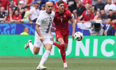 DUSAN VLAHOVIC fudbaler reprezentacije Srbije na utakmici UEFA Evropskog prvenstva 2024 godine protiv VANJA DRKUSIC iz Slovenije na stadionu Minhen fudbal arena, Minhen, 20.06.2024. godine Foto: Marko Metlas Fudbal, Reprezentacija, Srbija, UEFA Evropsko prvenstvo, EURO 2024, Slovenija